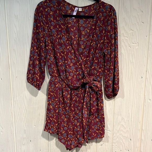 Alya Burgundy Floral Romper waist Tie size Large Vintage made in USA - Picture 1 of 12